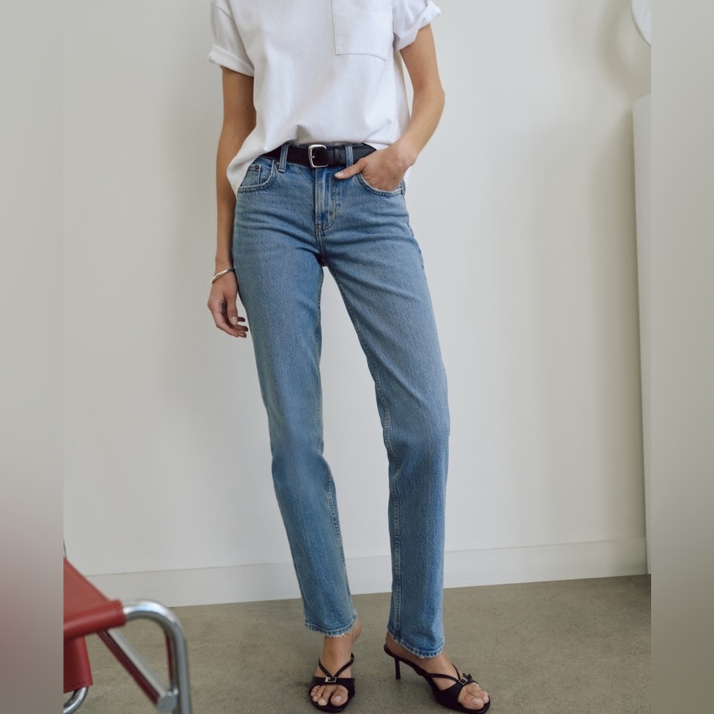 NWT Abercrombie Mid Rise 90’s Straight Medium Tinted 31 Long